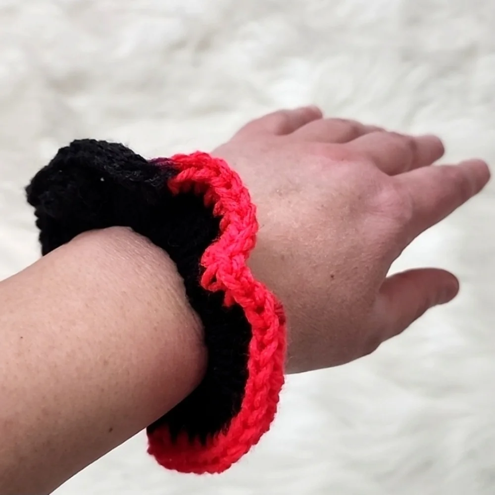 Handmade Textured Crocheted Scrunchies Ponytail Holder Hair Tie Set Of 4 - New